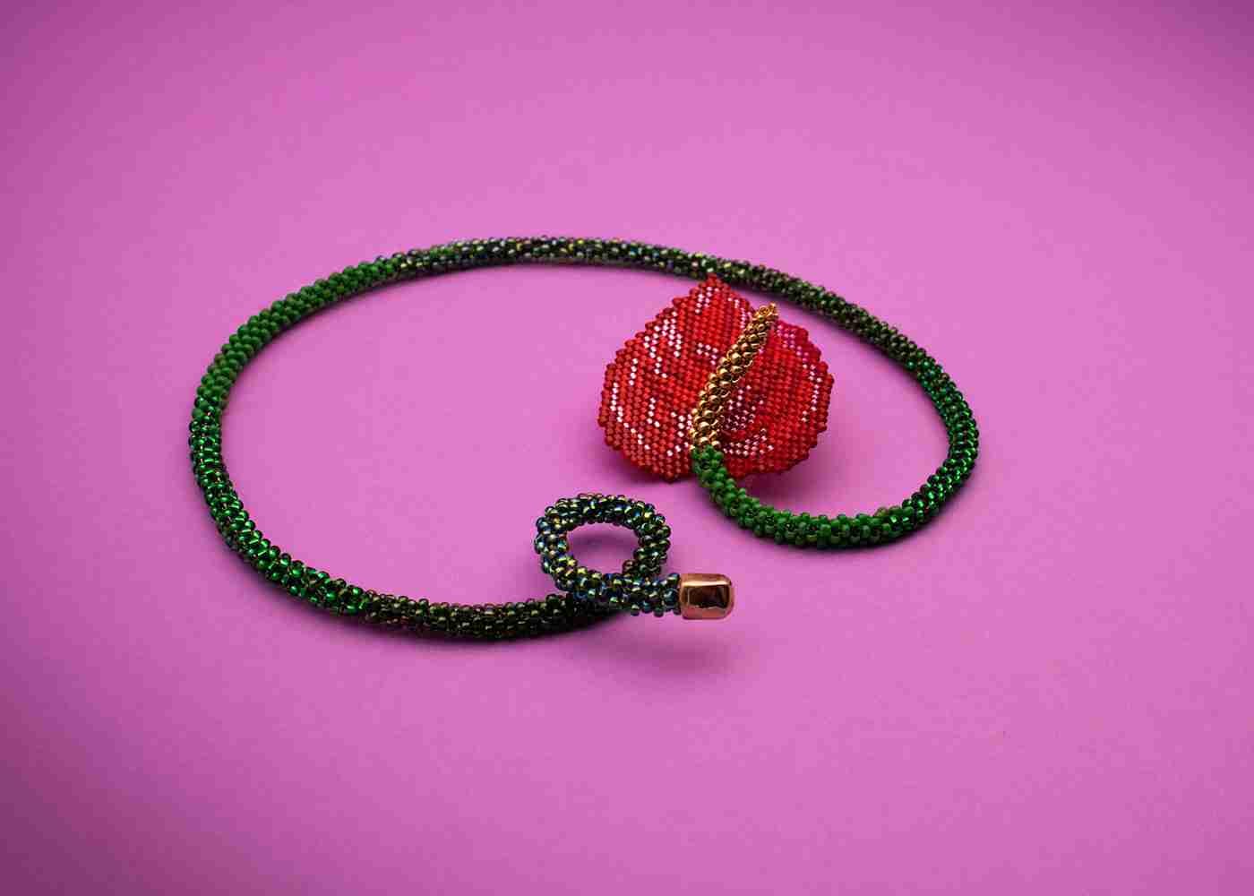 Girocollo Anthurium Modellabile