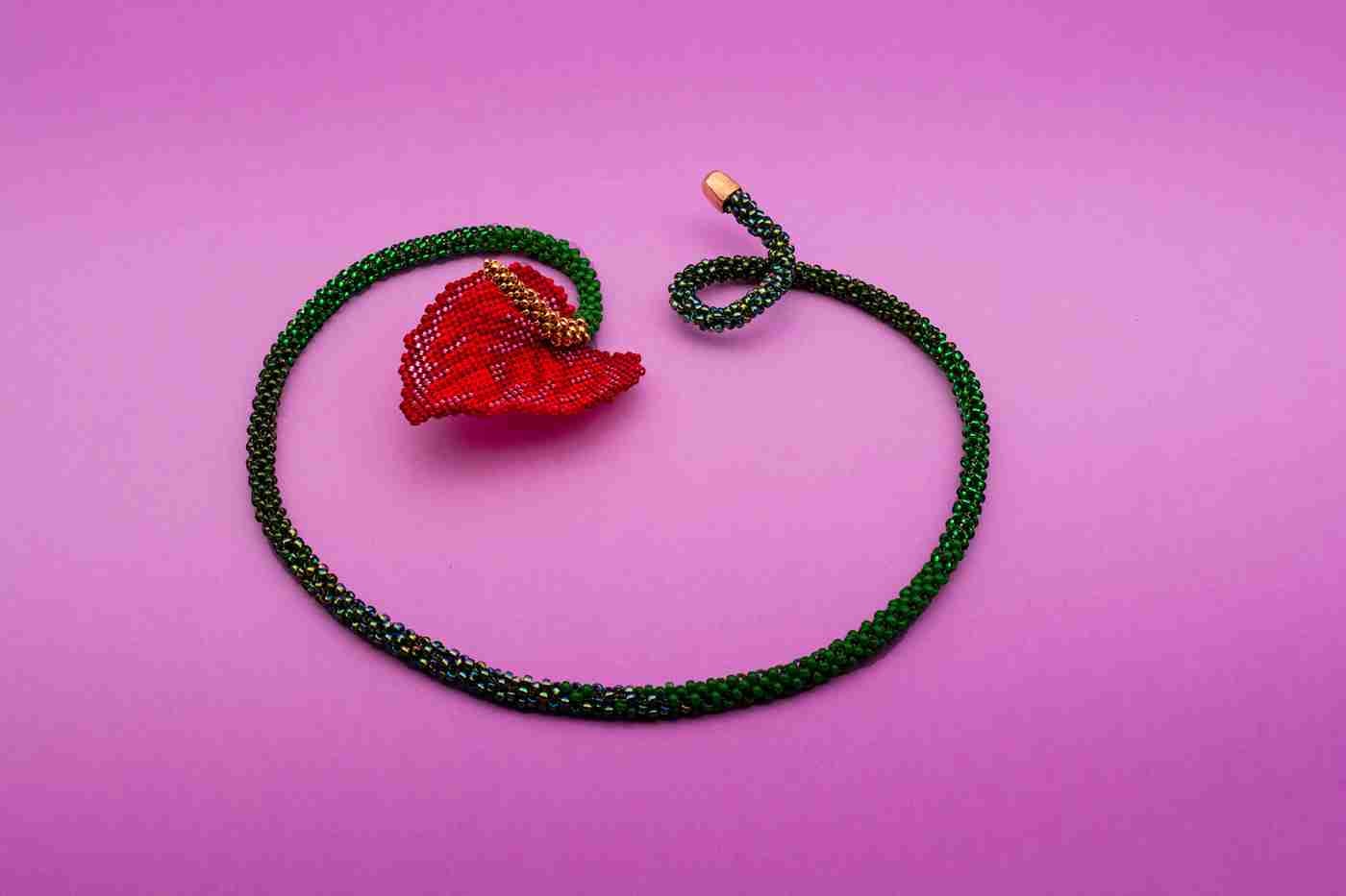 Girocollo Anthurium Modellabile