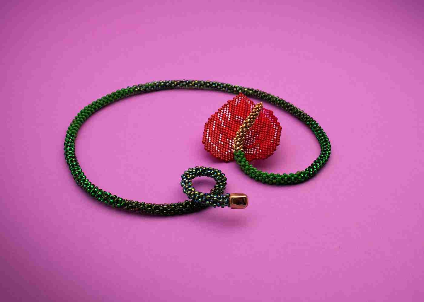 Girocollo Anthurium Modellabile