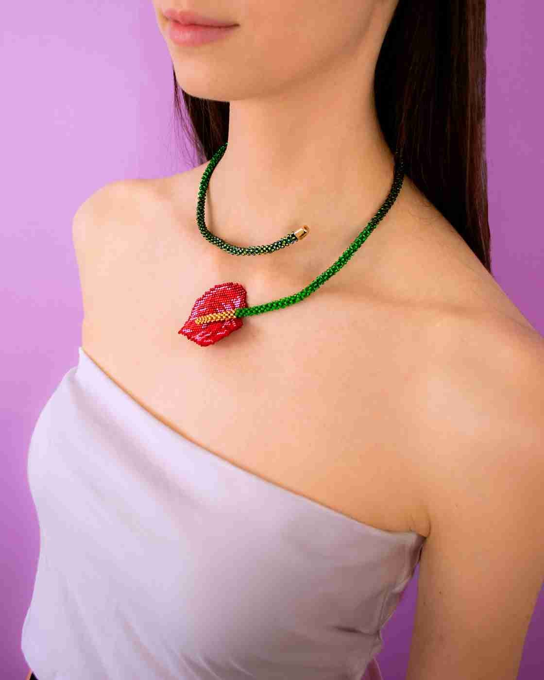 Girocollo Anthurium Modellabile